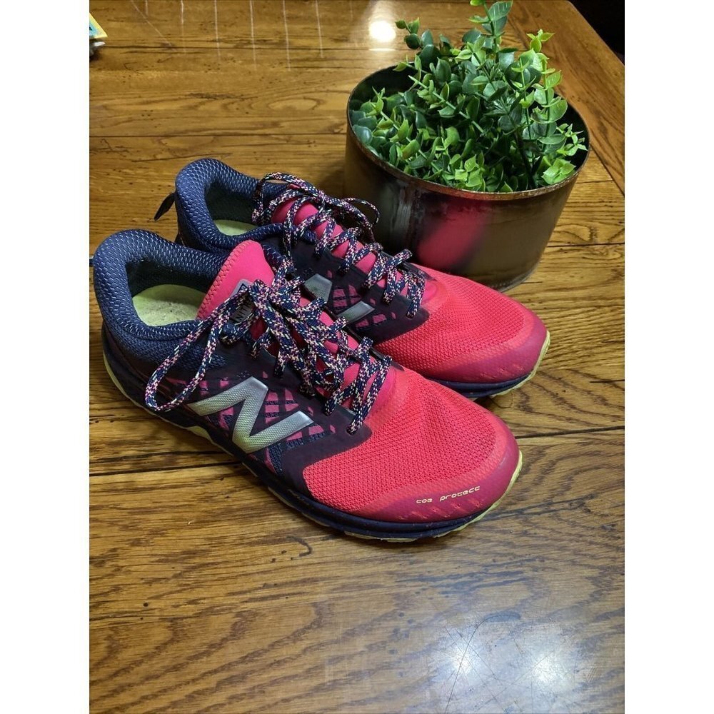 Women's New Balance FuelCore Nitrel Trail Running Shoes Navy Blue Pink Size 9.5